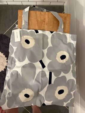 Marimekko Gray and Cream Unikko Floral Tote